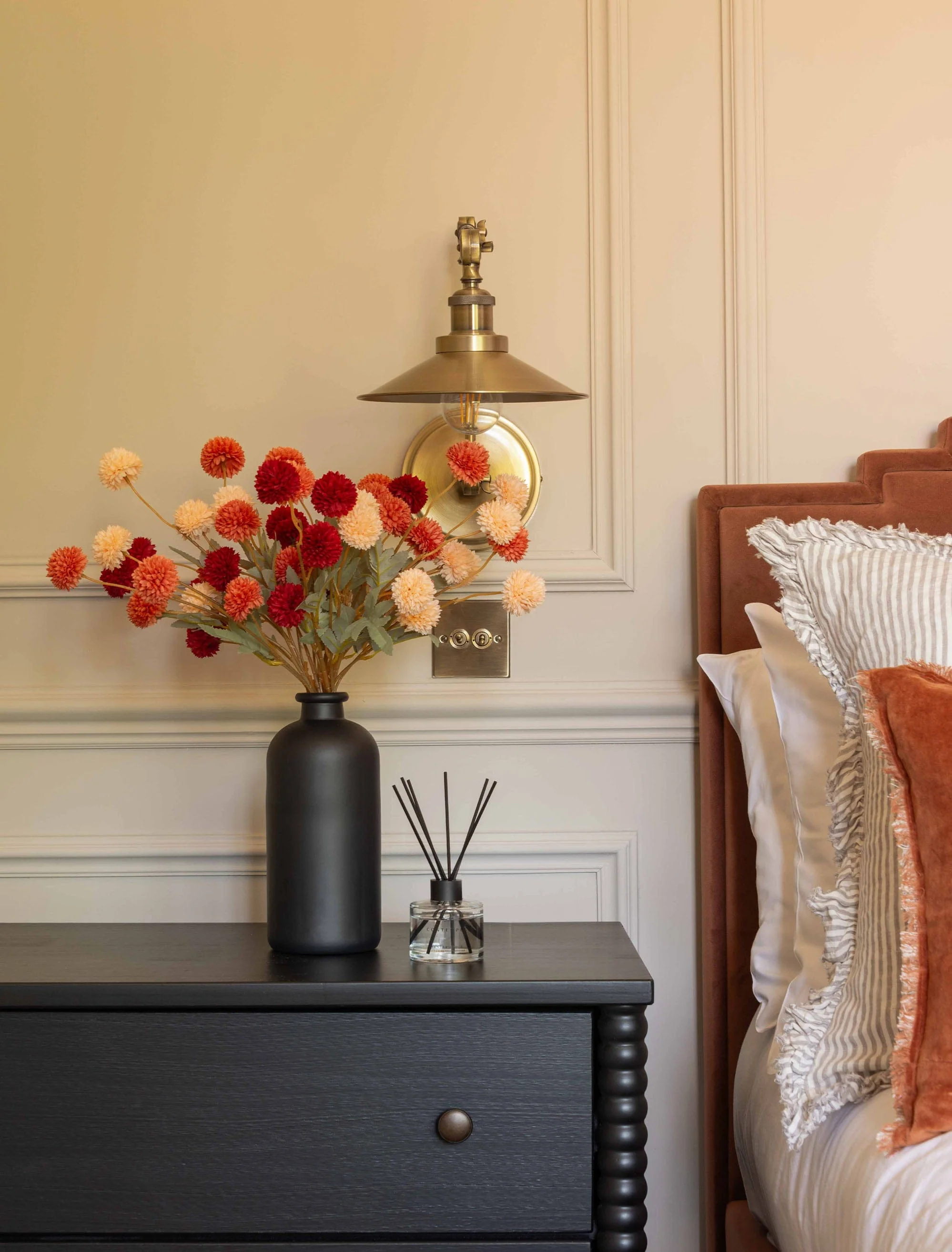 Faux Kiku Flower - Assorted Bouquet (10 Stems / 50 Heads) - Image 5